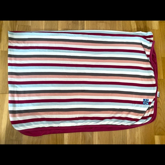 Kickee Toddler Blanket - Picture 5 of 11